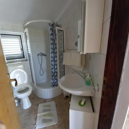 Apartament Lovretic *